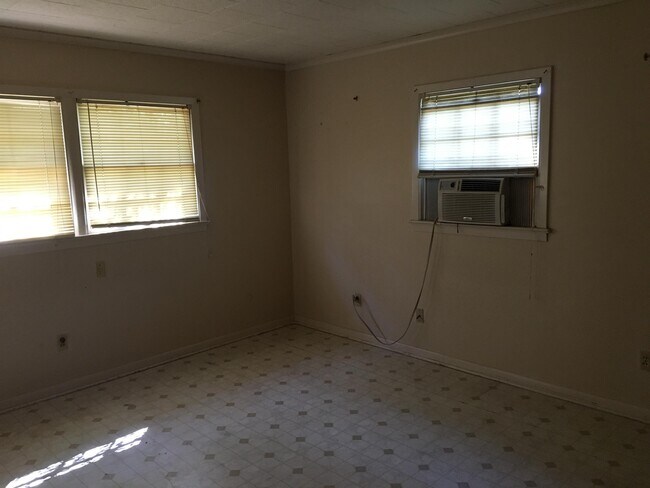 Building Photo - 1603 Mimosa Dr