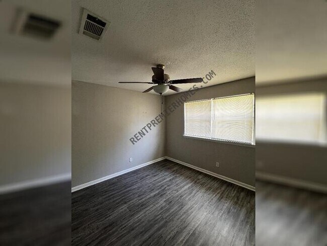 Building Photo - 405 Paula Dr