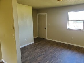 Building Photo - 403 East St