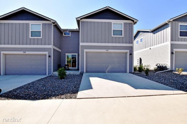 Foto del edificio - 704 Finch Dr