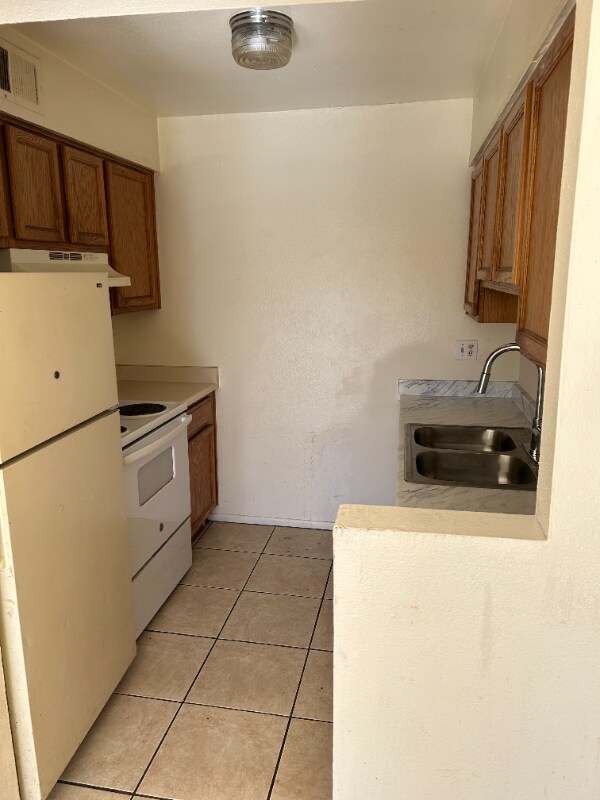 Foto del edificio - 1315 W 5th St