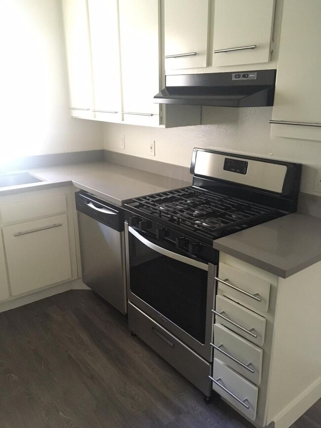 Interior Photo - 6545 Hazeltine Ave. Van Nuys, CA. 91401
