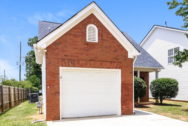 Building Photo - 7567 Winderemere Park