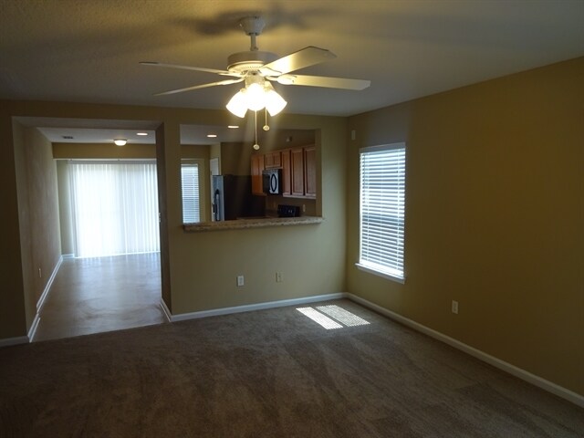 Foto del edificio - 160 Straw Pond Way