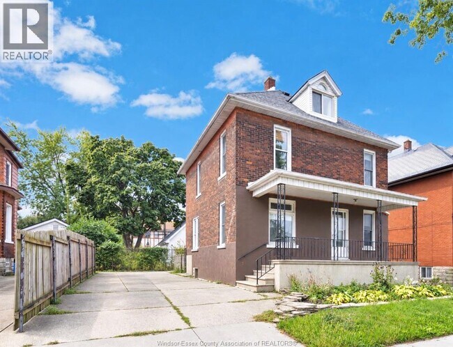 Building Photo - 231 Gladstone Ave