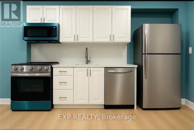 Building Photo - 255 Pineland Pl