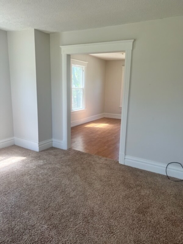 460 S 12th St, Marion, IA 52302 Condo for Rent in Marion, IA