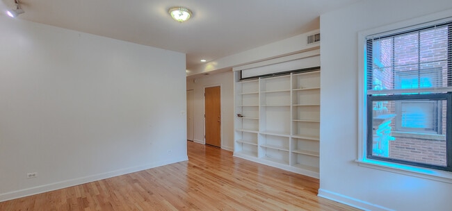 Building Photo - 832 Seward St