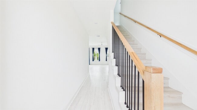 Building Photo - 9609 Valeca Dr