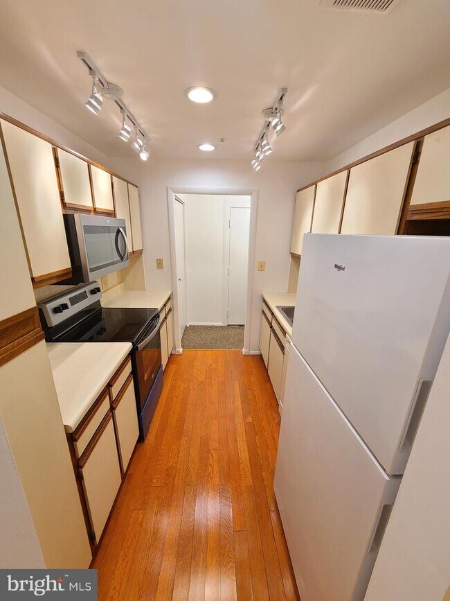 Building Photo - 7922 Coriander Dr