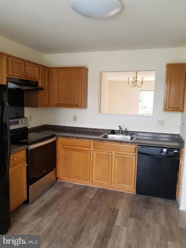 Building Photo - 1102 Pinnacle Dr