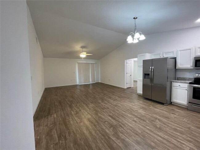 Building Photo - 613 Eden Dr