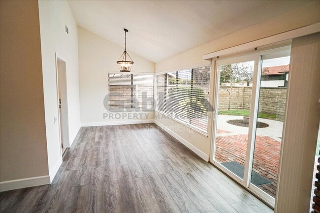 Building Photo - 23922 Avenida Entrana