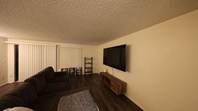 Foto del edificio - 2 Bed 2.5 Bath - Excellent Condition - Pet Friendly - NAS Whidbey