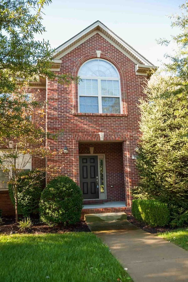 3325 Beaumont Centre Cir, Lexington, KY 40513 Townhouse for Rent in