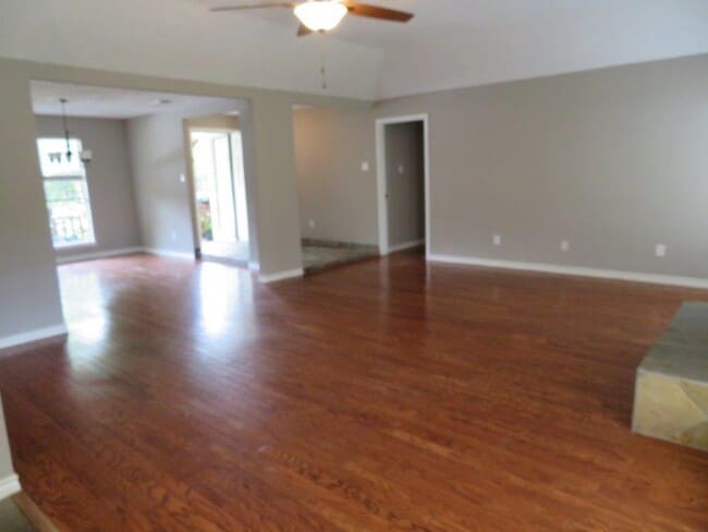 Building Photo - 1301 Bayou Oak Dr