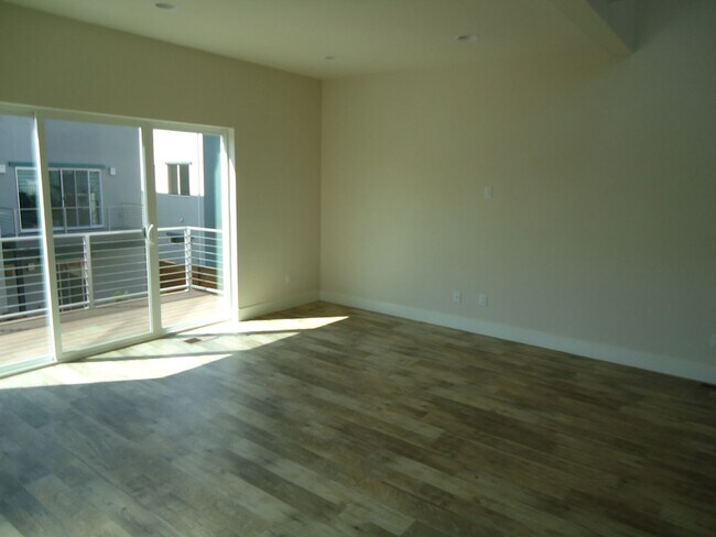 Building Photo - Midtown luxury! 2 bed/2 bath/1 car garage ...