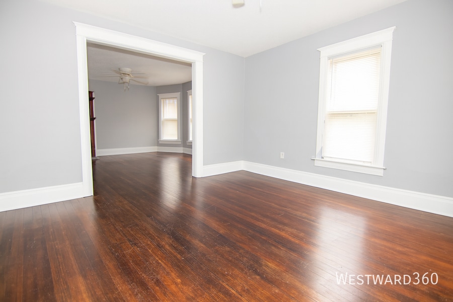 Primary Photo - 216 N Hickory St