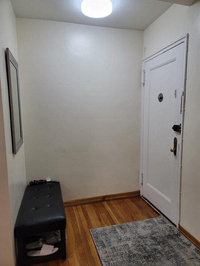 Foto del edificio - 64-41 Saunders St