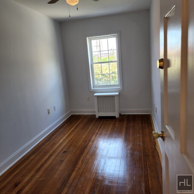 Building Photo - 21 AVENUE