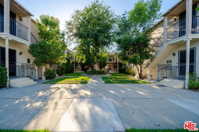 Building Photo - 823 Highland Ave
