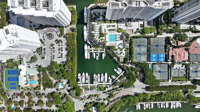 Foto del edificio - 3201 NE 183rd St