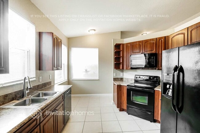 Building Photo - 5221 SW 141st Ave