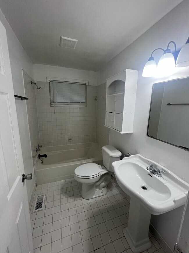 Foto del edificio - 2933 Courtney Rd