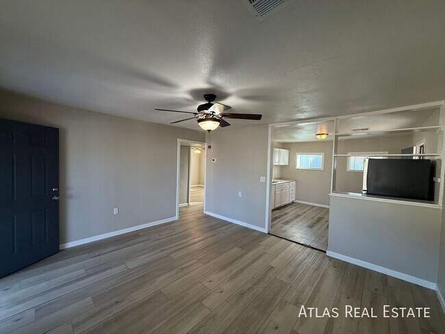 Foto del edificio - 1741 W Desert Cove Ave