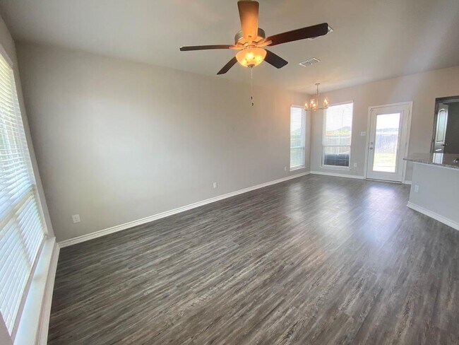 Building Photo - 2012 Dade Loop