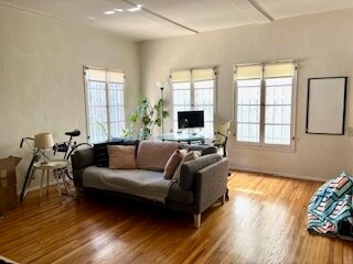 Foto del edificio - 8237 Blackburn Ave