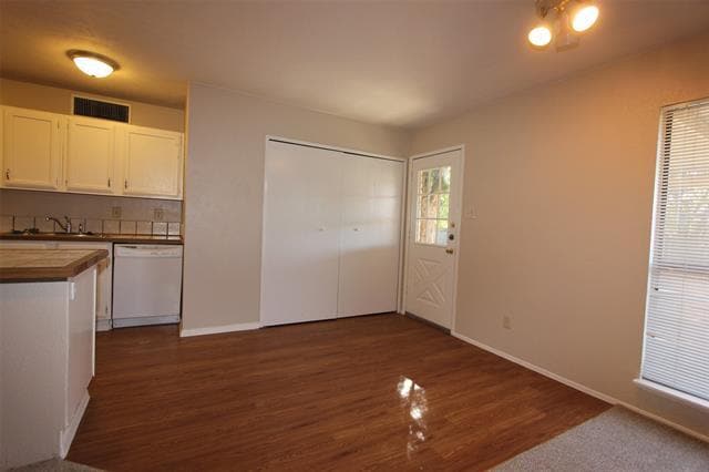 Building Photo - 110 W Way Dr