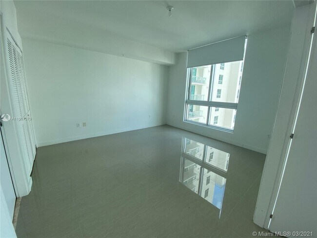 Building Photo - 300 S Biscayne Blvd