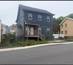 Building Photo - 8 Roberts St