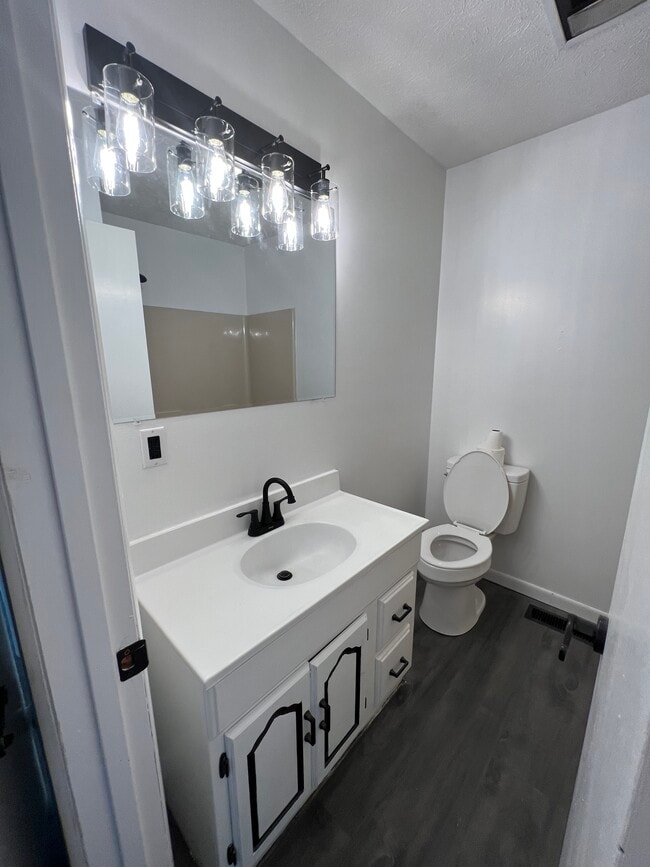 Building Photo - 836 Lynn Brooke Pl