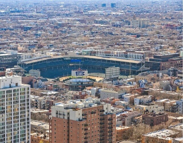 Foto del edificio - 655 W Irving Park Rd