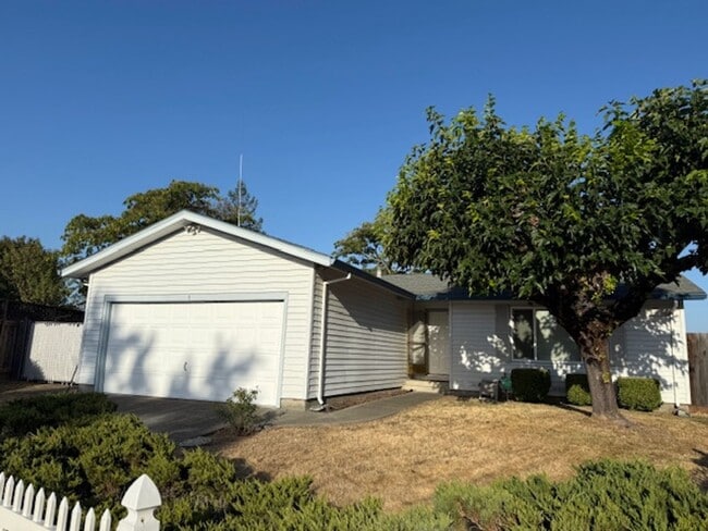 Building Photo - For Rent – Charming 2-Bedroom Home in Rinc...