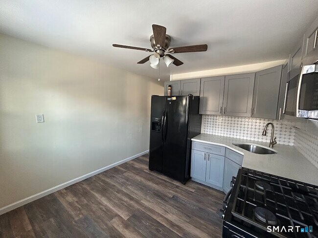 Foto del edificio - 244 Woodlawn Cir