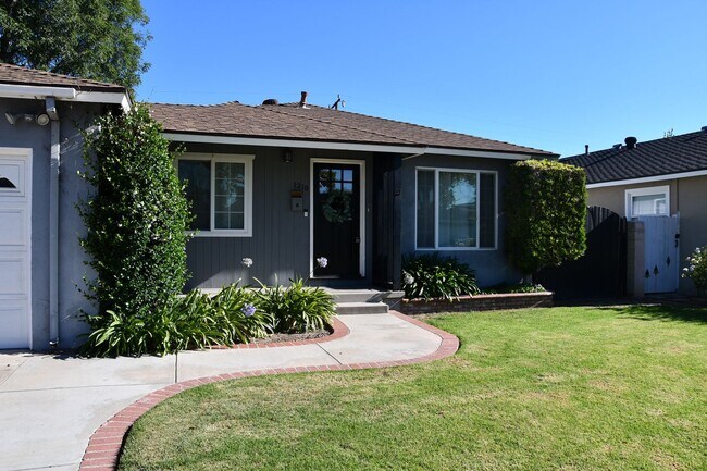 Foto del edificio - 1210 E Oakmont Ave