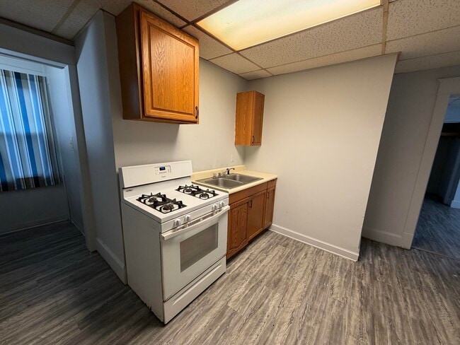 Building Photo - 1114-B Gilbert-