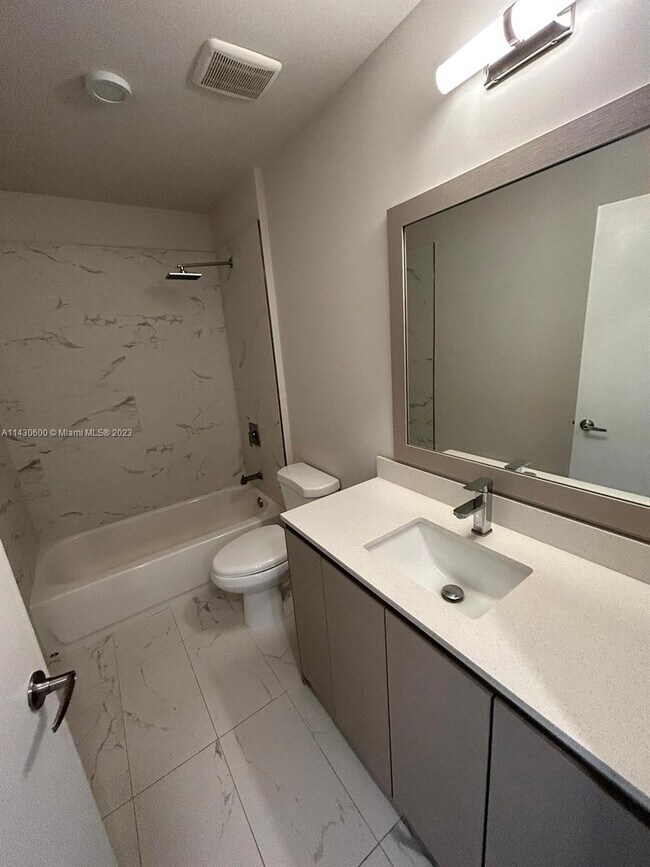 Foto del edificio - 2535 NE 193rd St