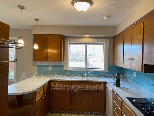 Building Photo - 2115 E Sheridan St