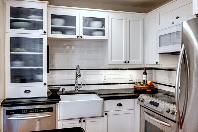 Foto del edificio - Historic Queen Anne Studio | Space Needle Views + Reserved Parking + W/S/G Incl