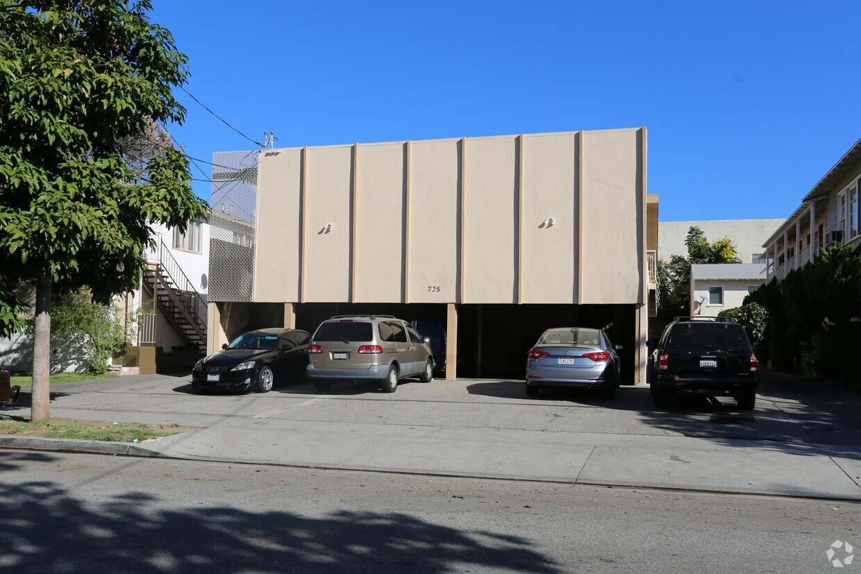 Building Photo - 725 E Garfield Ave