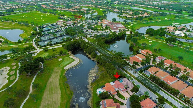 Foto del edificio - 8216 Heritage Club Dr