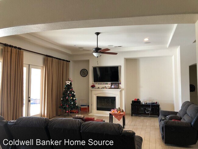 Foto del edificio - 3 br, 4 bath House - 19235 Monterey St
