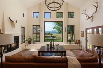 Building Photo - 661 Green Meadow Dr