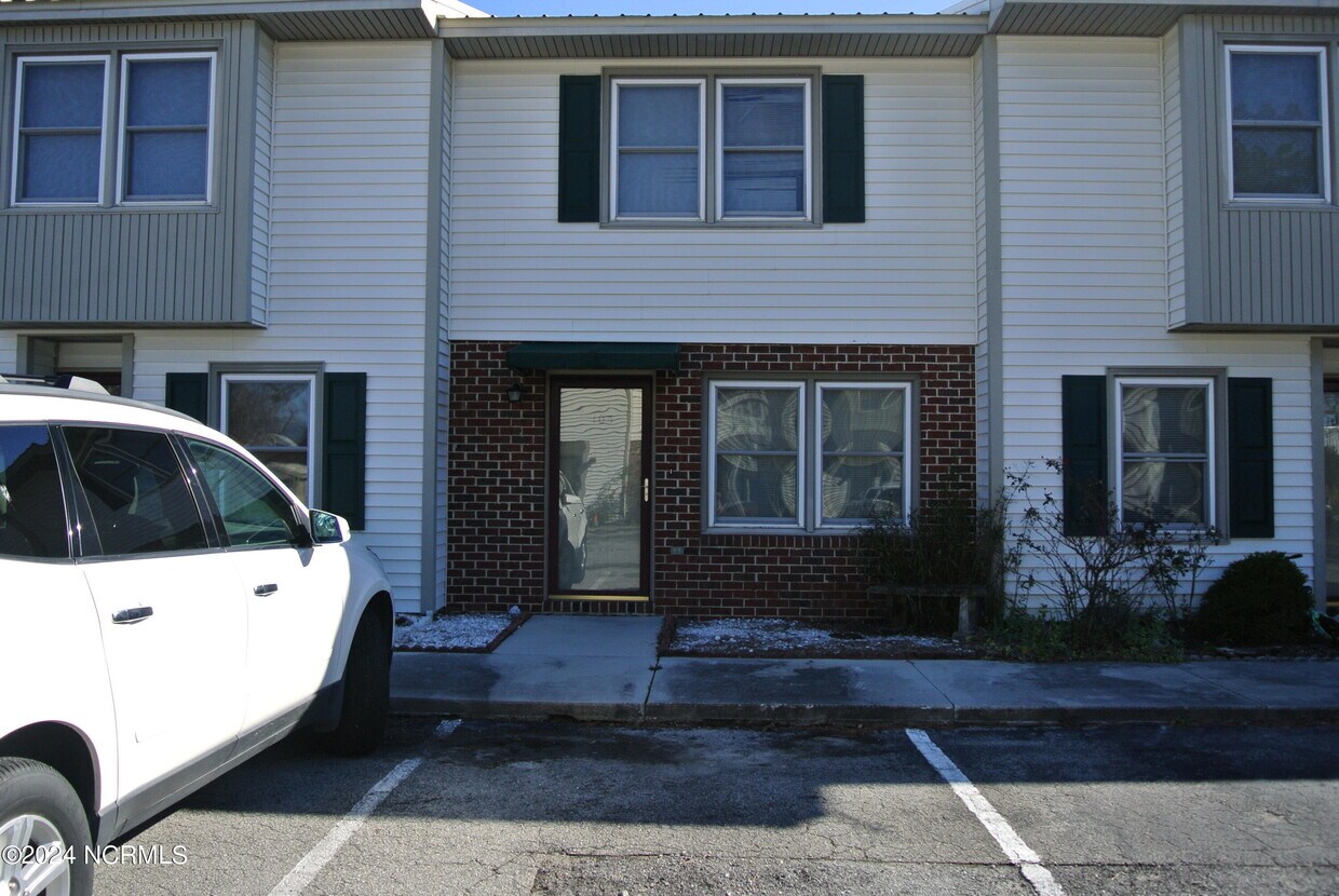 188 State Rte 101, Beaufort, NC 28516 Townhome Rentals in Beaufort NC