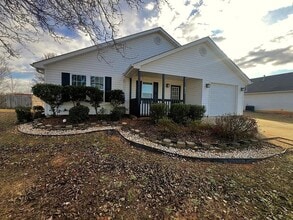 Building Photo - 511 Climbing Rose Ct