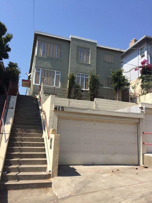 Primary Photo - 415 Merritt Ave